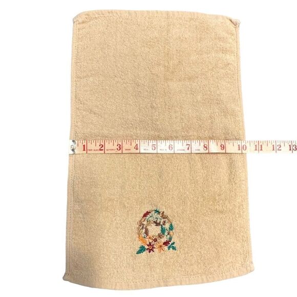 Six vintage Holiday theme guest towels - Christmas and Valentines, - Picture 9 of 15